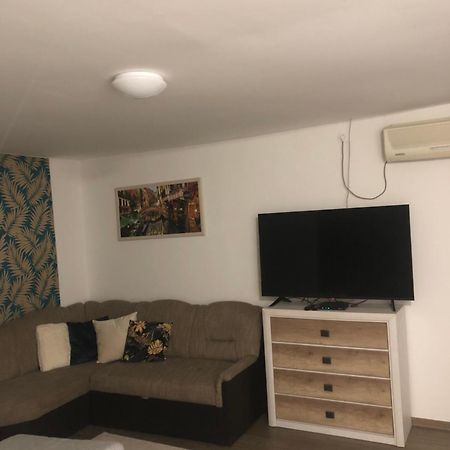 Agi Fogado Apartment Kisujszallas Екстериор снимка