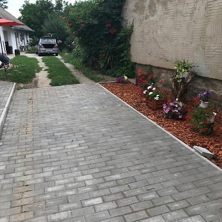 Agi Fogado Apartment Kisujszallas Екстериор снимка