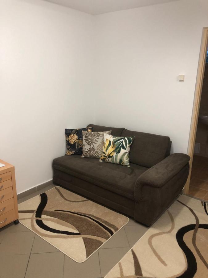Agi Fogado Apartment Kisujszallas Екстериор снимка