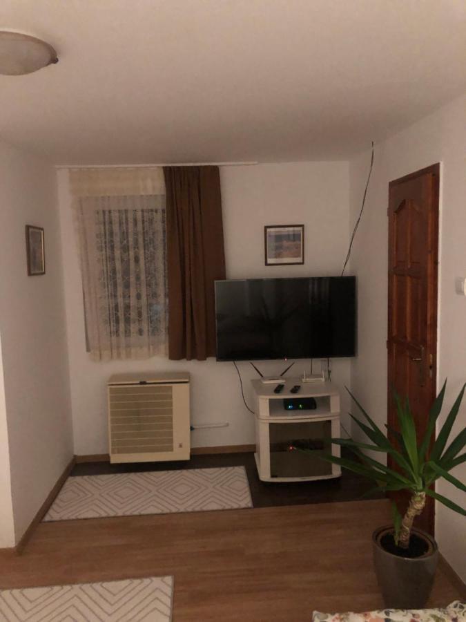 Agi Fogado Apartment Kisujszallas Екстериор снимка