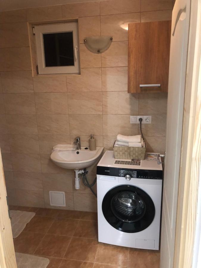 Agi Fogado Apartment Kisujszallas Екстериор снимка