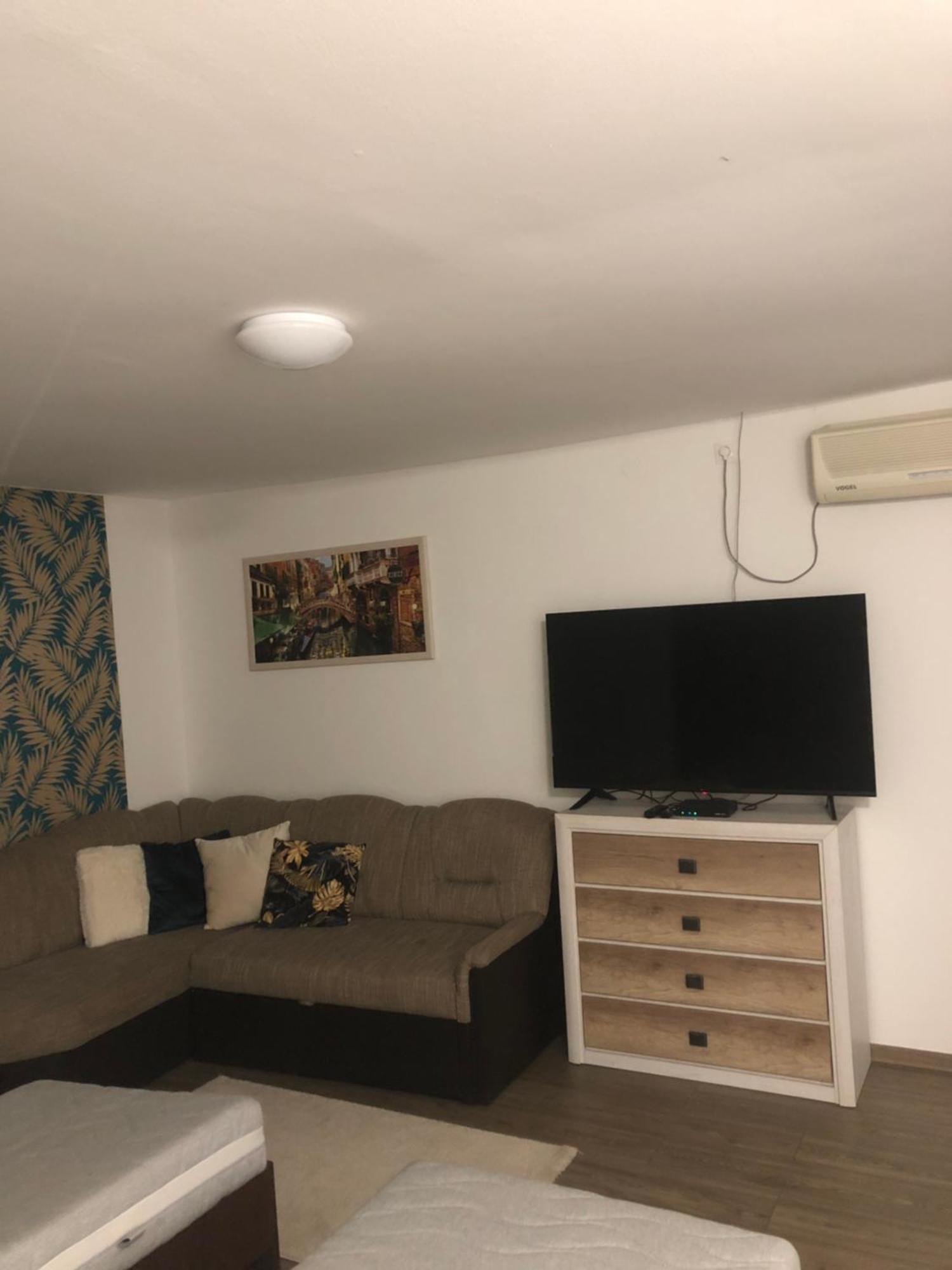 Agi Fogado Apartment Kisujszallas Екстериор снимка